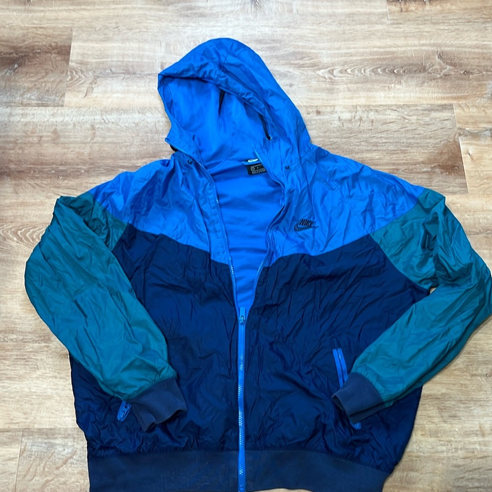 Nike Windbreaker blue, green and navy coloring Size Large